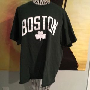 Men’s hunter green Boston t shirt size xl